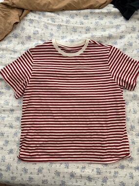 American Eagle Outfitters Red and White Striped Short Sleeve Tee size large